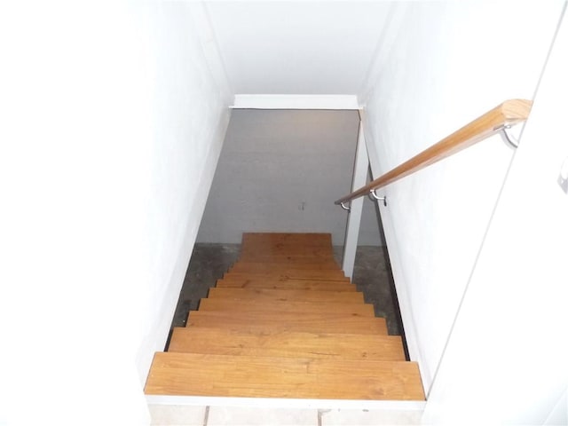 22 Kendall Ln, Warwick, RI 02888 - stairway with ornamental molding