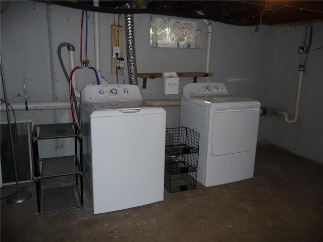 22 Kendall Ln, Warwick, RI 02888 - laundry room featuring laundry area and washer and clothes dryer