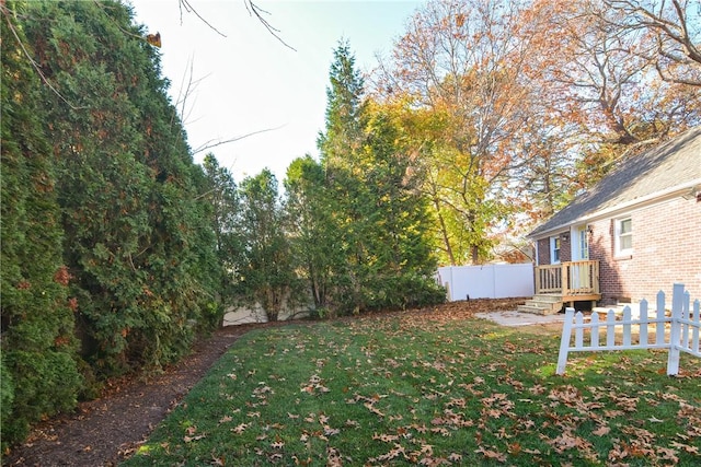 view of yard featuring fence