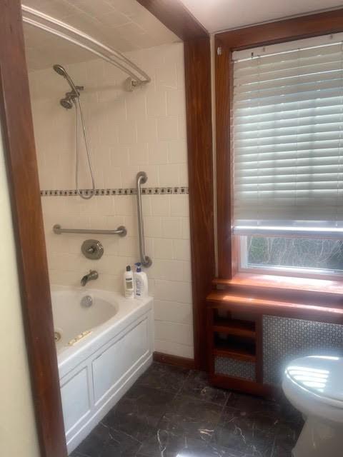 full bath with toilet and washtub / shower combination