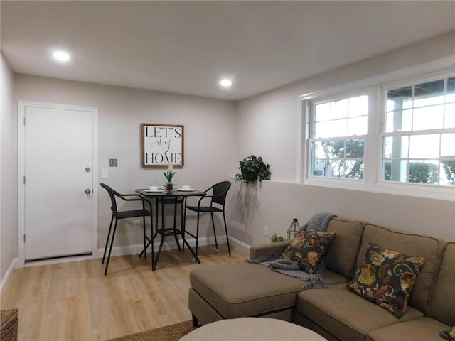 living area featuring recessed lighting, baseboards, and light wood finished floors