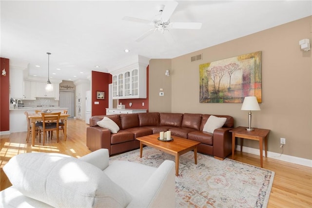 living area with visible vents, baseboards, light wood-type flooring, recessed lighting, and a ceiling fan