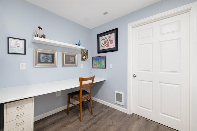 office space with visible vents, baseboards, dark wood-type flooring, and built in study area