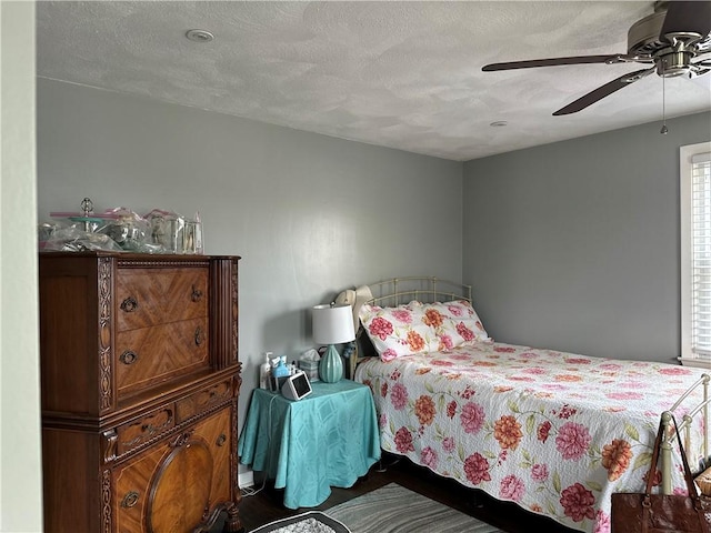 bedroom featuring a textured ceiling and ceiling fan