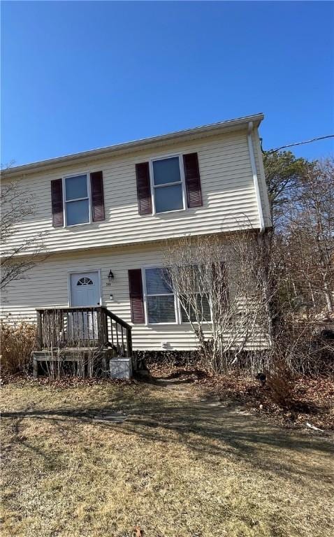 view of front of home with a front lawn