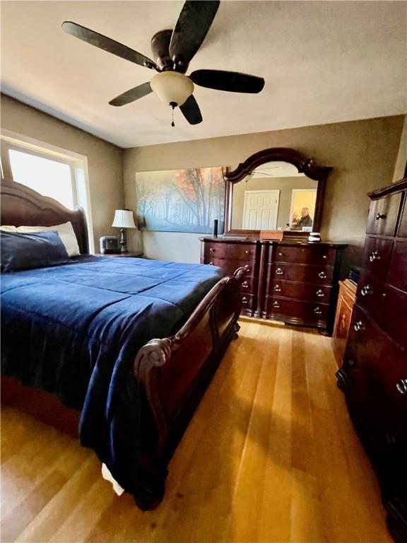 bedroom featuring a ceiling fan and light wood finished floors