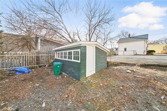 view of outdoor structure featuring an outdoor structure and fence