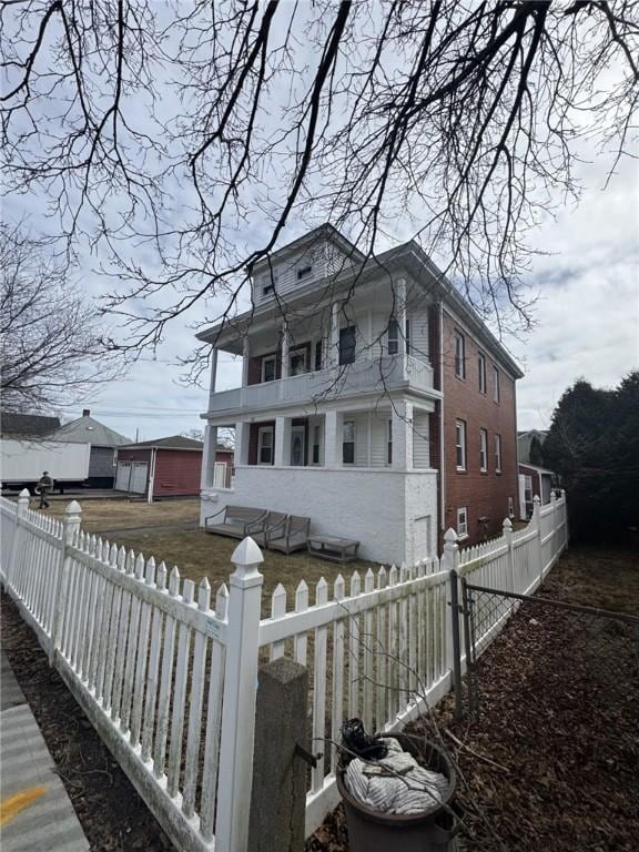 view of front of property with a fenced front yard