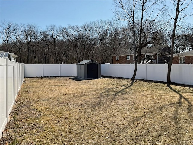 view of yard featuring an outdoor structure, a storage unit, and a fenced backyard