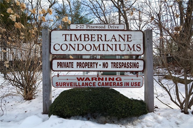 view of community / neighborhood sign