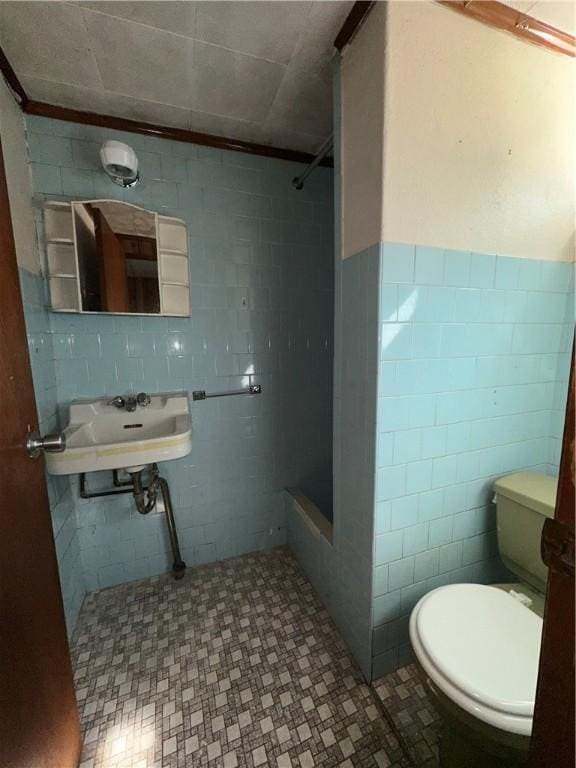 25 N Union St, Lincoln, RI 02865 - full bathroom featuring a shower, toilet, tile walls, a sink, and a wainscoted wall