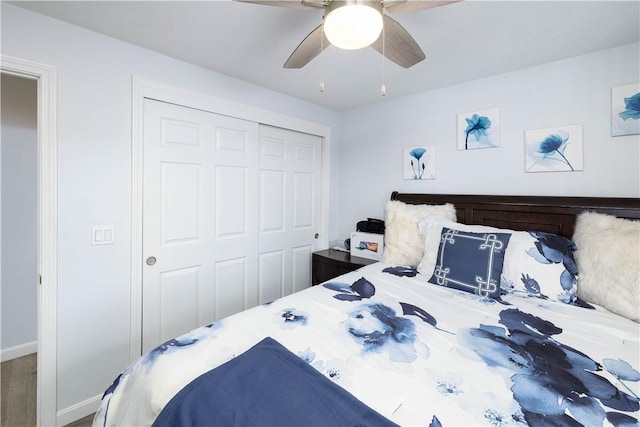 bedroom with a closet, ceiling fan, and baseboards