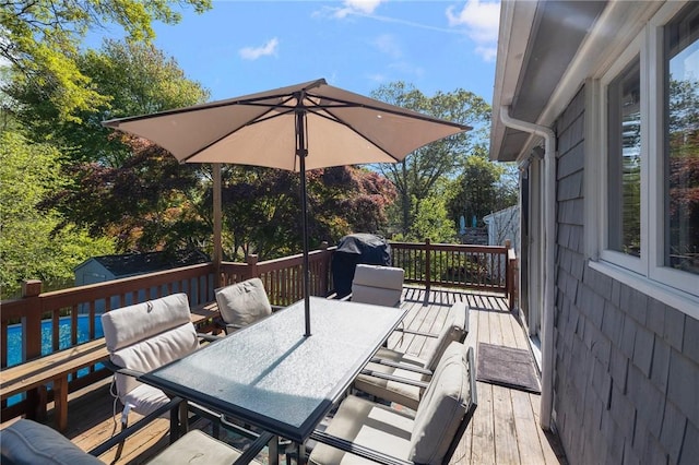 deck with outdoor dining space