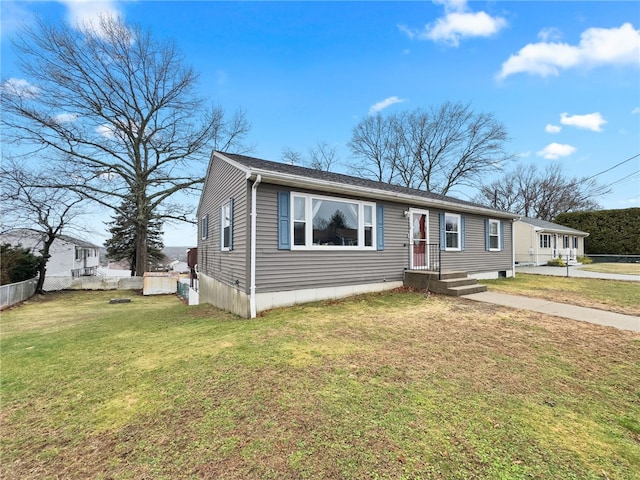 view of front facade featuring a front yard and fence