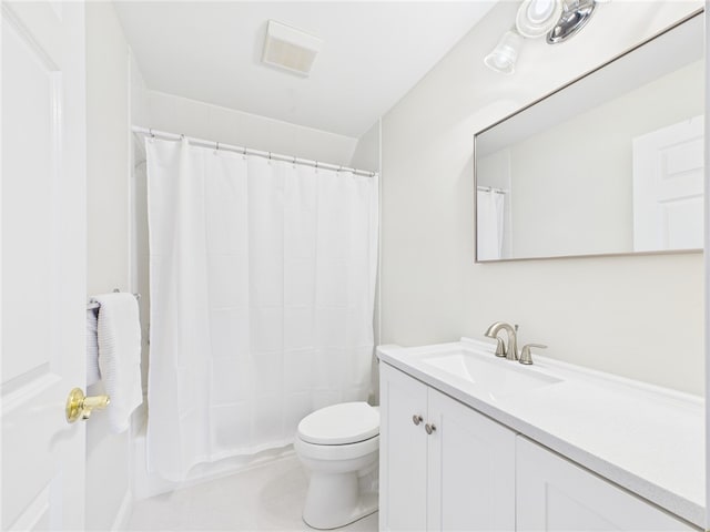 bathroom with vanity, toilet, visible vents, and curtained shower