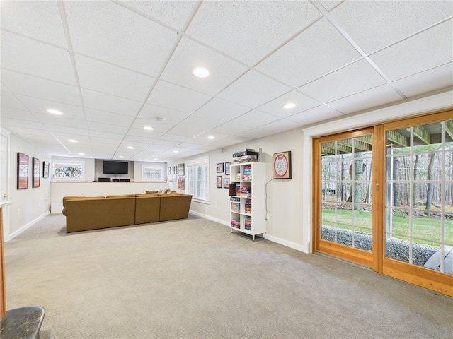living room with recessed lighting, carpet flooring, a drop ceiling, and baseboards
