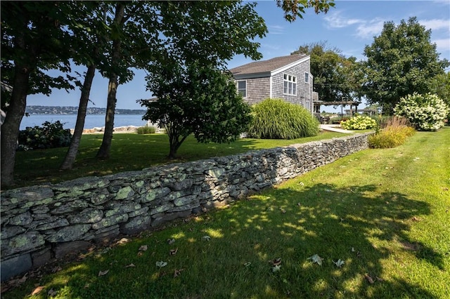 view of yard featuring a water view