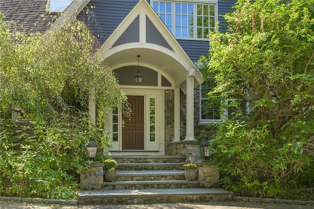 property entrance featuring stone siding