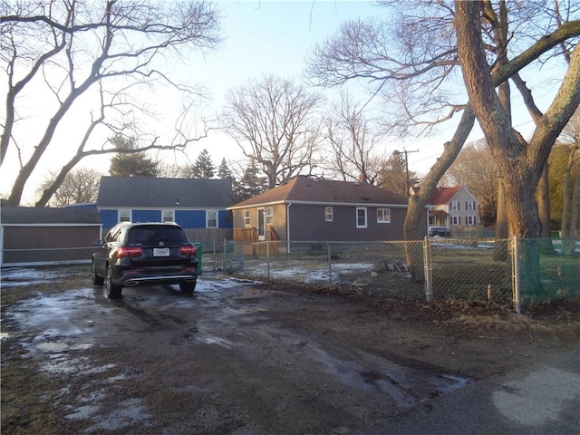 view of front of home featuring a fenced front yard and dirt driveway