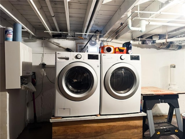 1737 Wampanoag Trl, Barrington, RI 02806 - laundry room featuring washing machine and clothes dryer