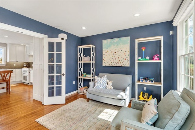 sitting room featuring light wood-style floors, baseboards, and recessed lighting