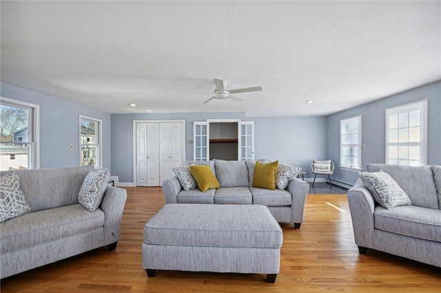 living area featuring ceiling fan, recessed lighting, light wood-style floors, and baseboards