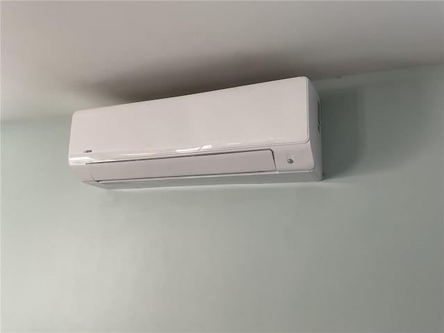 details featuring a wall mounted AC