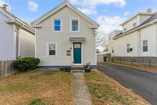 77 Seamans St, Providence, RI 02908 - view of front of house featuring fence