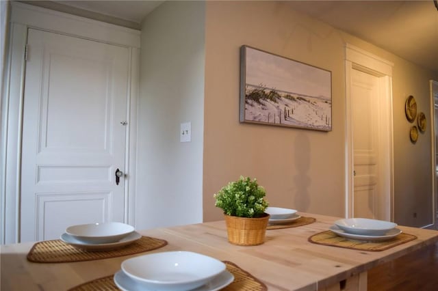 33 Almy St, Newport, RI 02840 - view of dining area