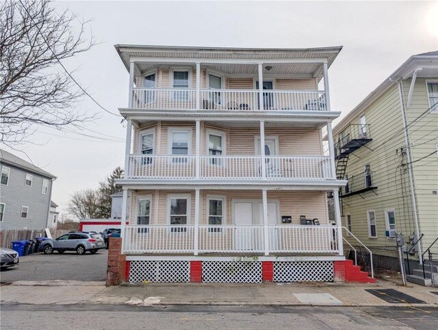 17 Marietta St, Providence, RI 02904 - multi unit property with a porch and a balcony
