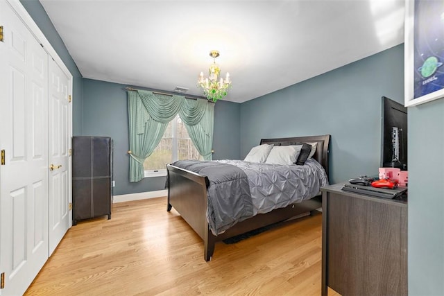 174 Windmill Dr, South Kingstown, RI 02879 - bedroom featuring baseboards, visible vents, light wood finished floors, and a notable chandelier