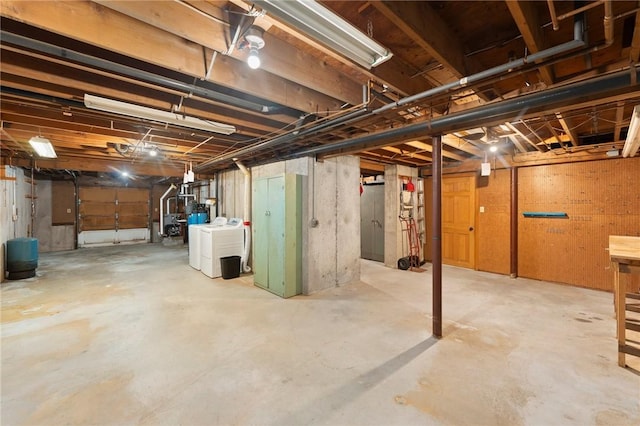 unfinished below grade area featuring washing machine and clothes dryer