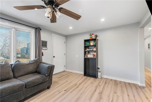 living room with light wood-style floors, ceiling fan, baseboards, and recessed lighting