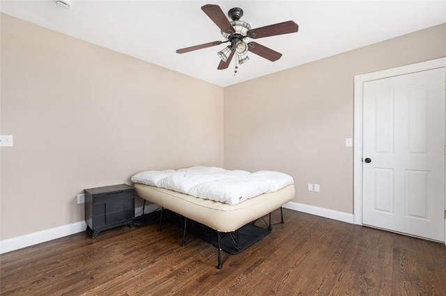 bedroom featuring wood finished floors, baseboards, and a ceiling fan