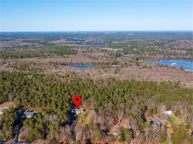 birds eye view of property featuring a forest view