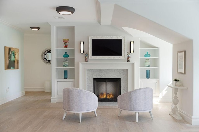 78 Rhode Island Ave Unit 8, Newport, RI 02840 - living area featuring baseboards, visible vents, wood finished floors, and a high end fireplace