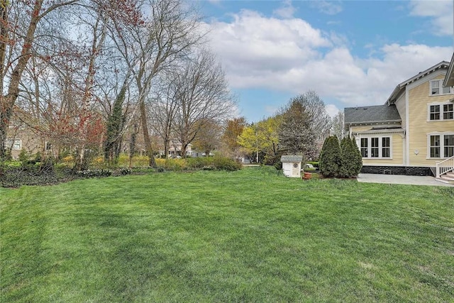 view of yard with a patio
