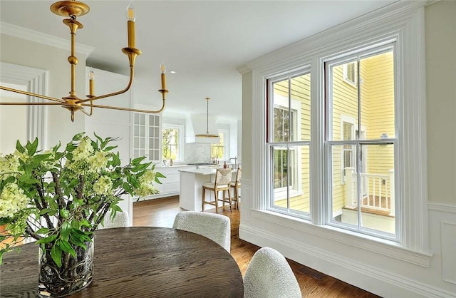 dining area with crown molding, dark wood-style floors, and visible vents