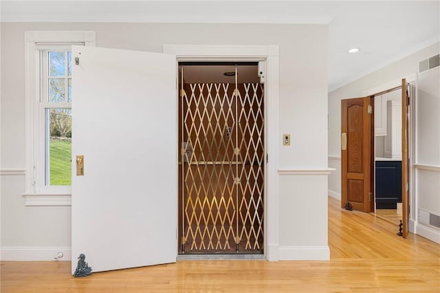 details featuring recessed lighting, wood finished floors, visible vents, ornamental molding, and baseboards