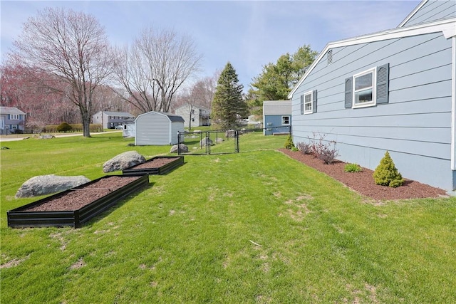 view of yard featuring an outdoor structure and a storage shed