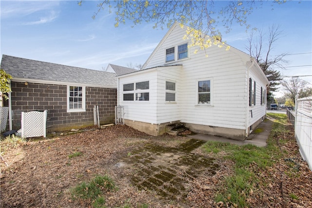 39 Hillview Ave, Providence, RI 02908 - back of house with fence