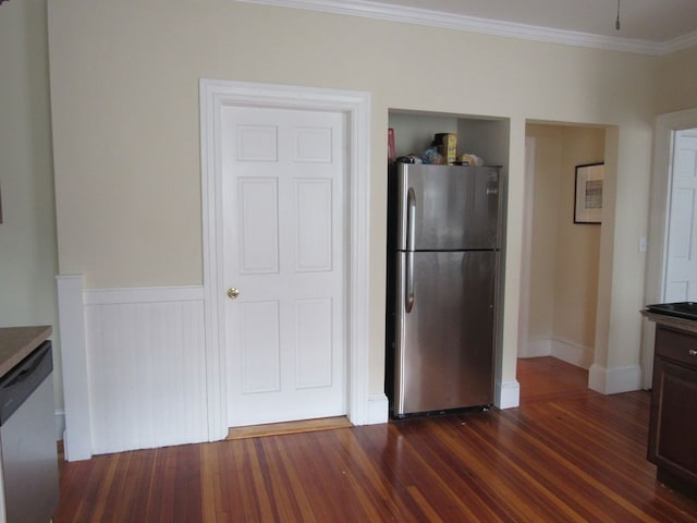 kitchen with freestanding refrigerator, dishwashing machine, dark wood-style floors, and ornamental molding