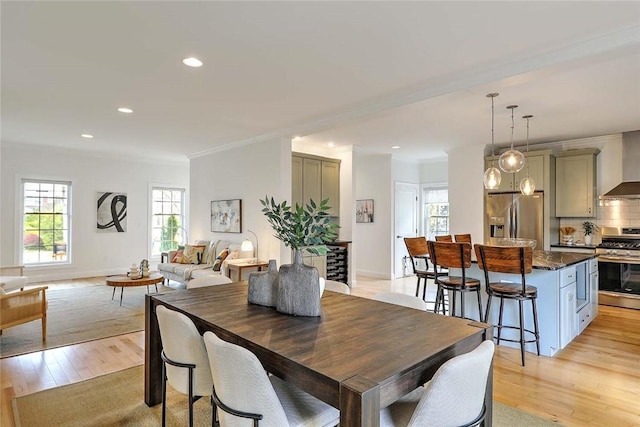 dining area featuring recessed lighting, baseboards, ornamental molding, and light wood-type flooring