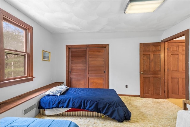 bedroom featuring visible vents, carpet floors, and a closet
