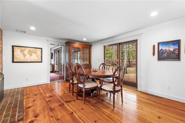 dining space featuring baseboards, visible vents, and recessed lighting