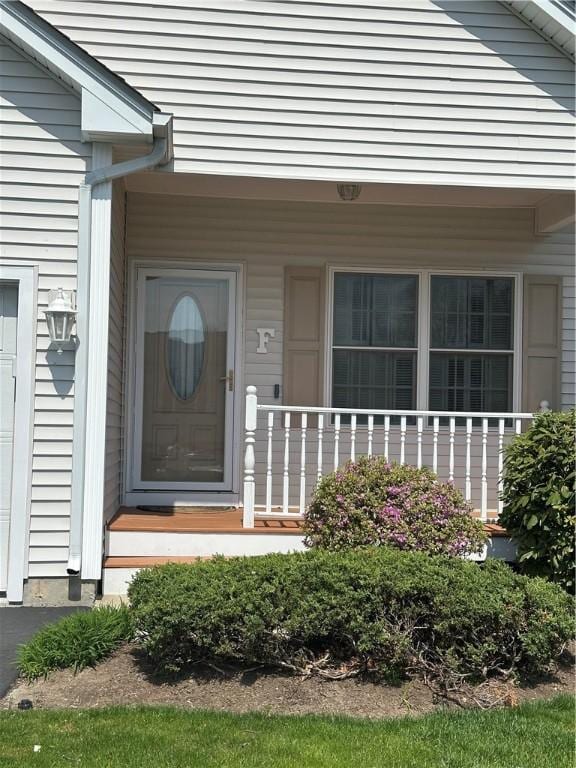 property entrance with covered porch