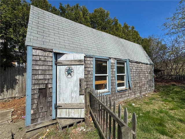 8 Tucker Ave, Tiverton, RI 02878 - view of outbuilding with an outdoor structure and fence
