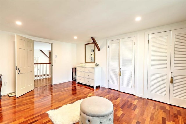 living area featuring baseboards, recessed lighting, and wood finished floors