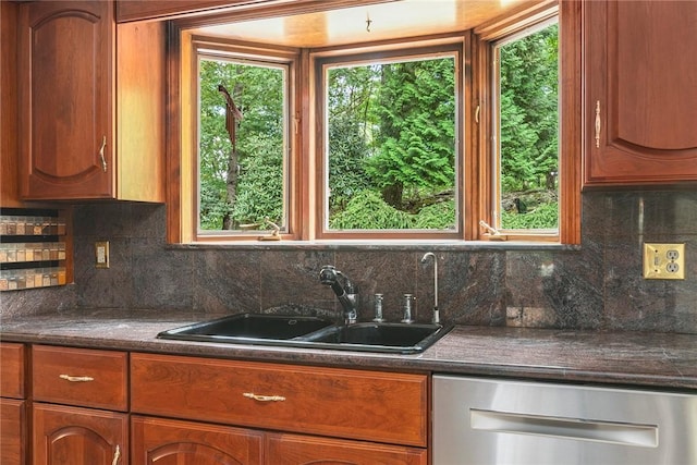10 Oak Hill Dr, Lincoln, RI 02865 - kitchen with a sink, a healthy amount of sunlight, tasteful backsplash, dark countertops, and dishwasher