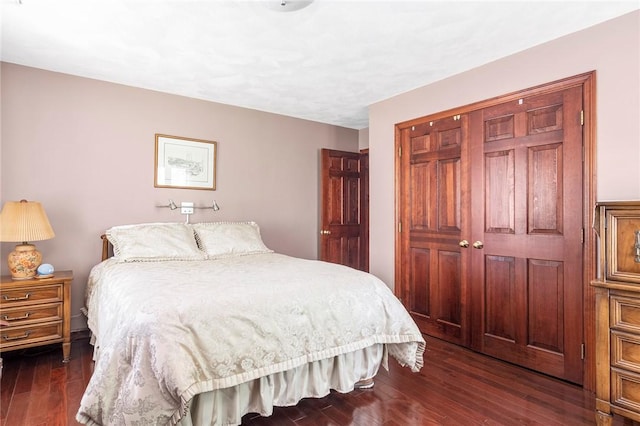 10 Oak Hill Dr, Lincoln, RI 02865 - bedroom featuring a closet and dark wood-type flooring
